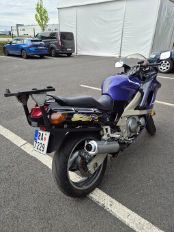 Kawasaki ZZR 600, r.v.1997 72 kW, najeto 38000 km, stk 10/27 - 4