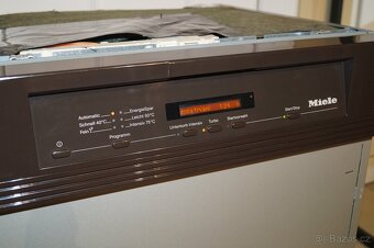 Hnědá vestavná myčka Miele G5650 SCi, tři koše - 4