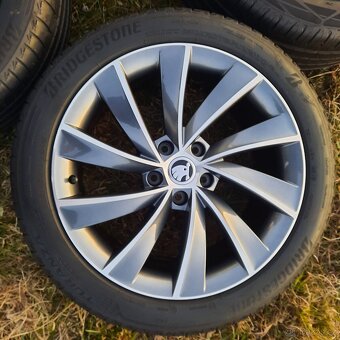 Trinity Turbine Antracit letní alu kola Octavia R18 - 4