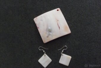 set náušnic a přívěšku - 4
