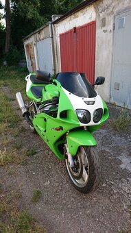 Kawasaki ZX7R - 4