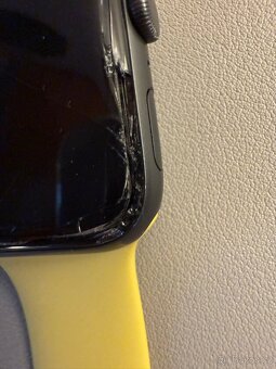 Apple Watch SE 1. Generace - 4