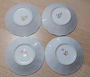Set čtyř porcelánových podšálků se zlacením Lesov - 4