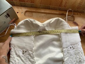 Svatební šaty bez ramínek s kamínky velikost 38 - 4