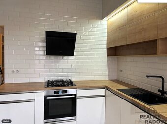 Pronájem bytu 2+1 70 m² s balkónem, ul. Musílkova, Praha - K - 4