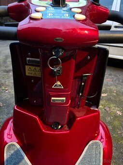 Prodám elektrický invalidní vozík / skútr SELVO – červený, t - 4