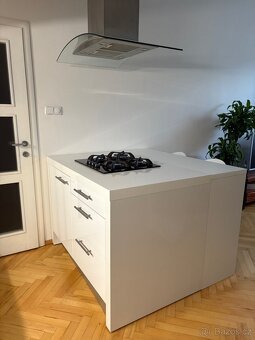 Kuchyňská linka se spotřebičemi IKEA s ostrůvkem - 4