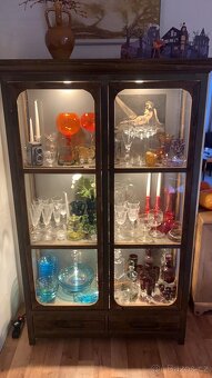 Nová prosklená vitrína z recyklovaného dřeva - 4