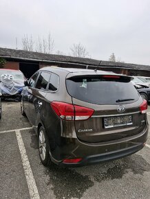 Kia Carens - 4