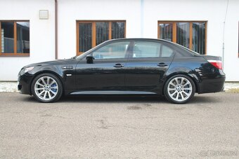 BMW E60 M5 5.0 V10 - 4