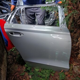 Pravé zadní dveře Škoda Octavia IV combi - 4