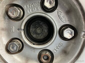 235/40/18 UHP + Ford disky - 4