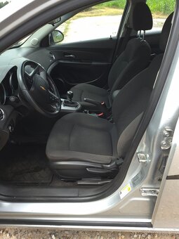 Rychlost=SLEVA 8 tis.-Chevrolet Cruze kombi 1.4 turbo 103 kW - 4