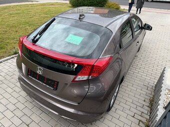 Honda Civic 1.8 i-VTEC 104 kW, jen 115.875 km, rok 2012 - 4