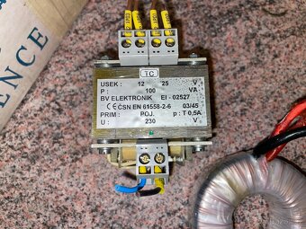 2 kusy transformátorů 12/19/25V - 4