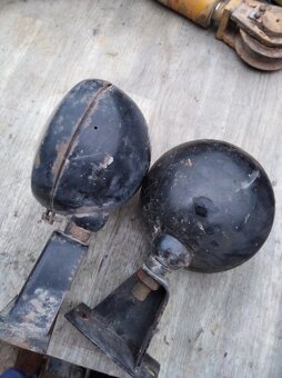 Prodám moc pěkná  originál světla na ZETOR25 - 4