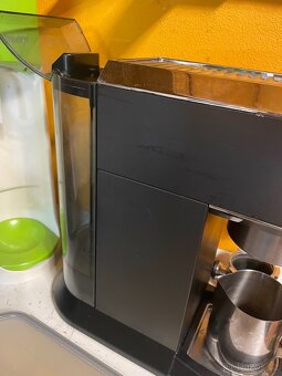 Pákový kávovar Delonghi Dedica EC - 4