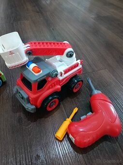 Nářadí, vrtačka a auta na šroubování - 4