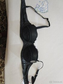 Nová černá podprsenka vel. 85C, nahoře krajka - 4