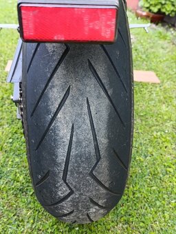 Yamaha R1 - 4