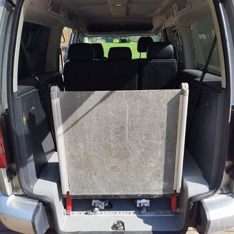 VW Caddy maxi 2.0 tdi 103kw s nájezdovou rampou - 4