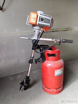 Benzínový lodní motor - 4
