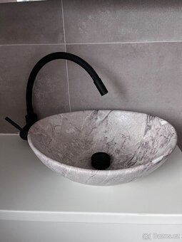 Koupelnová skříňka s umyvadlem - 4