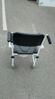 Invalidní křeslo z wc záchodem - 4
