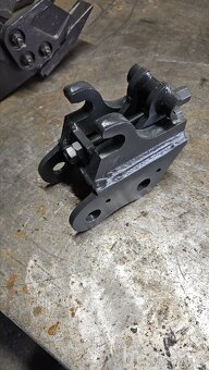 Rychloupínač pro čínský minibagr 1t - 4