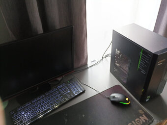Kompletní herní setup – PC, monitor, židle, příslušenství - 4