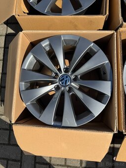 ORIGINÁL Alu Volkswagen PHOENIX R17, 5x112 - TOP STAV - 4