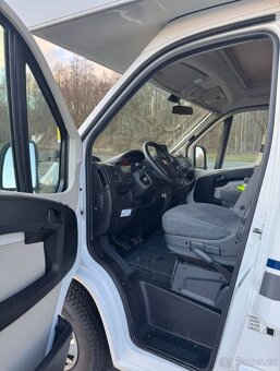 Obytný auto alkovnou plně vybavený Volné Termíny - 4