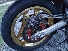 Honda VF 750 F - 4