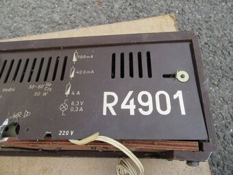 Nabízím staré radio R4901. Netestováno. Nefunkční. Jen co - 4