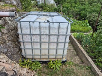 Prodám IBC kontejnery / nádrže na dešťovou vodu 1000l - 4