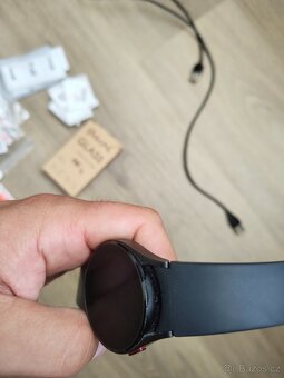 Chytré hodinky Samsung Galaxy Watch 4 40mm černé - 4