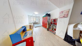 Prodej prostorného bytu 2+1 v OV v cihlovém domě, CP 56,7... - 4