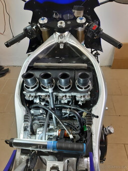 YAMAHA YZF R1 - 4