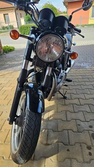 Triumph Bonneville - 4
