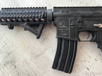 Airsoftová zbraň M4 - 4