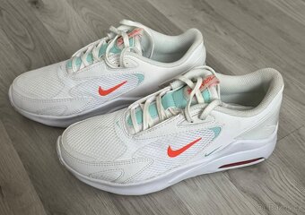 Dámské boty Nike Air Max Bolt v bílé barvě - 4