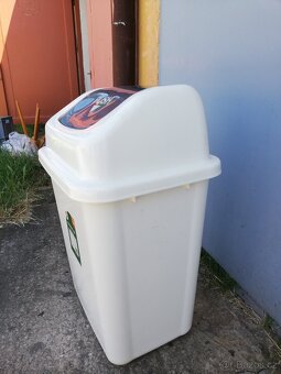 Plastový koš na odpadky 40 l - 4
