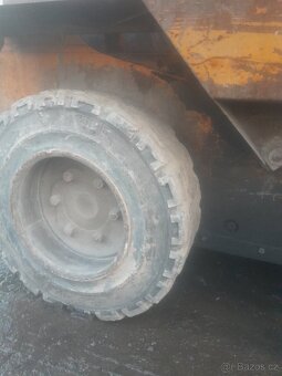 Nakladač  UNC 060 - 4