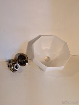 pěkný mosazný starý lustr, dobové bílé stínidlo - 4