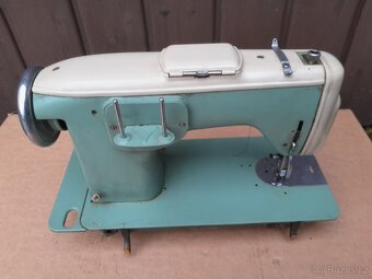 Šicí stroj LADA - 4
