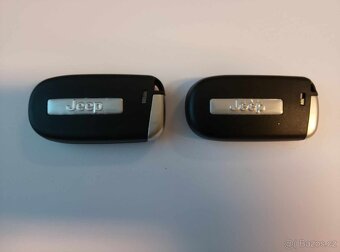 černé obaly s logem Dodge a Jeep - 4