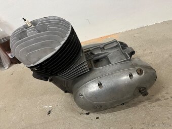 ČZ 250 motor - 4