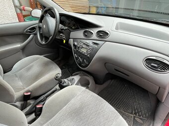 Ford Focus 1.4 - 4