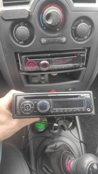 Autorádio Clarion CZ501ER - 4