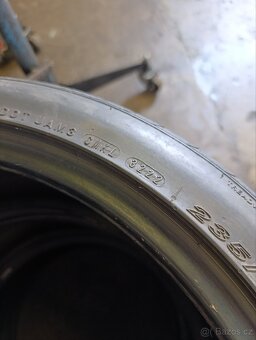Letní 235/40/19 - 4
